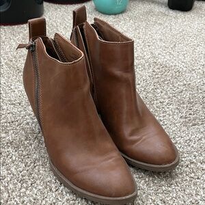 DV by Dolce Vita Brown Ankle Booties with Sleek Design